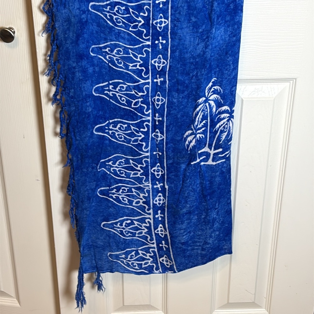 Uluwatu Tropical Print Sarong - Picture 3 of 5